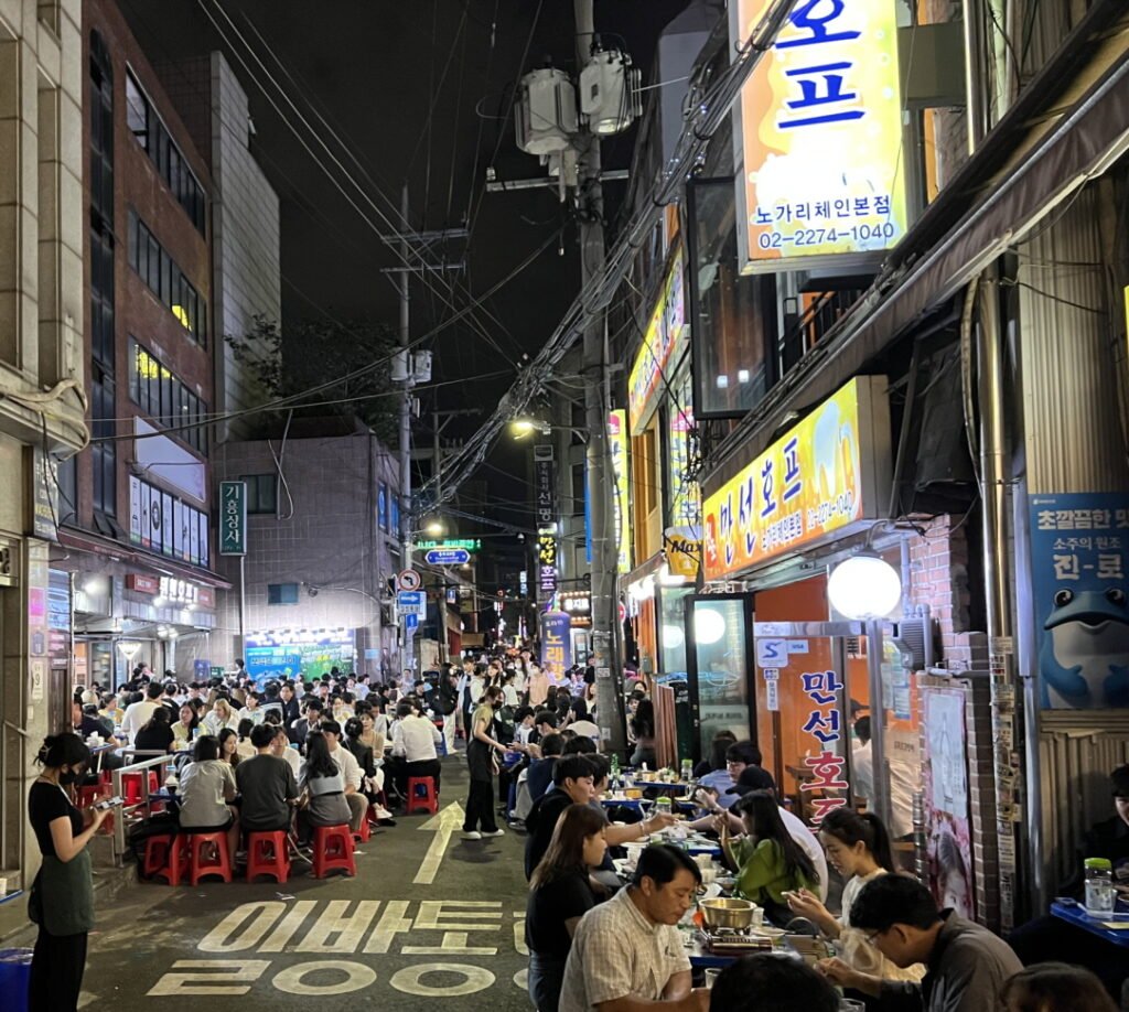 Office workers in the Euljiro alley